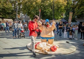 Ambiente en plaza Bib Rambla durante la XIII edición de las jornadas Japón en Granada