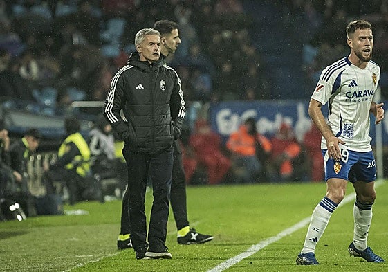 El técnico Fran Escribá, en La Romareda.