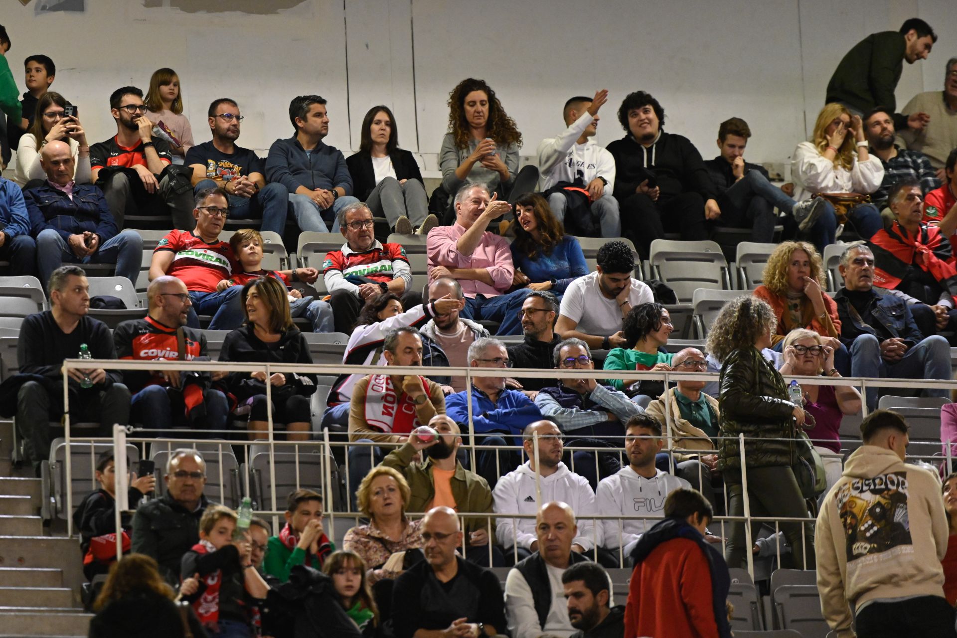 Encuéntrate en la grada durante el Covirán - Bilbao Basket