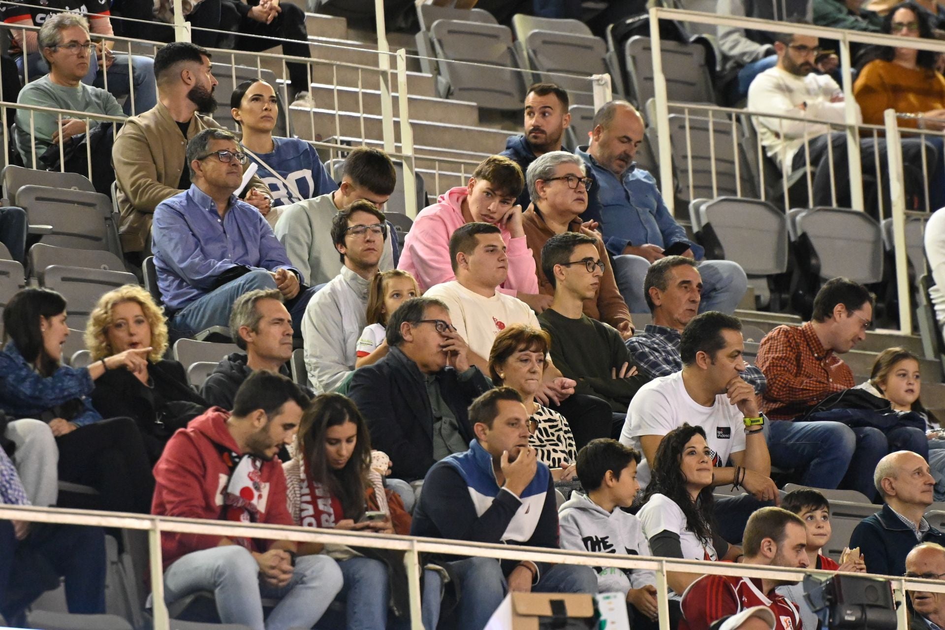 Encuéntrate en la grada durante el Covirán - Bilbao Basket