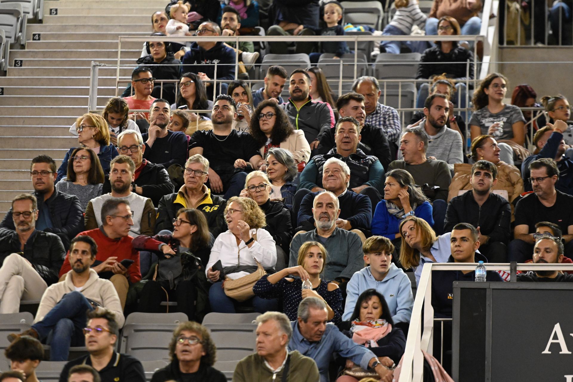 Encuéntrate en la grada durante el Covirán - Bilbao Basket