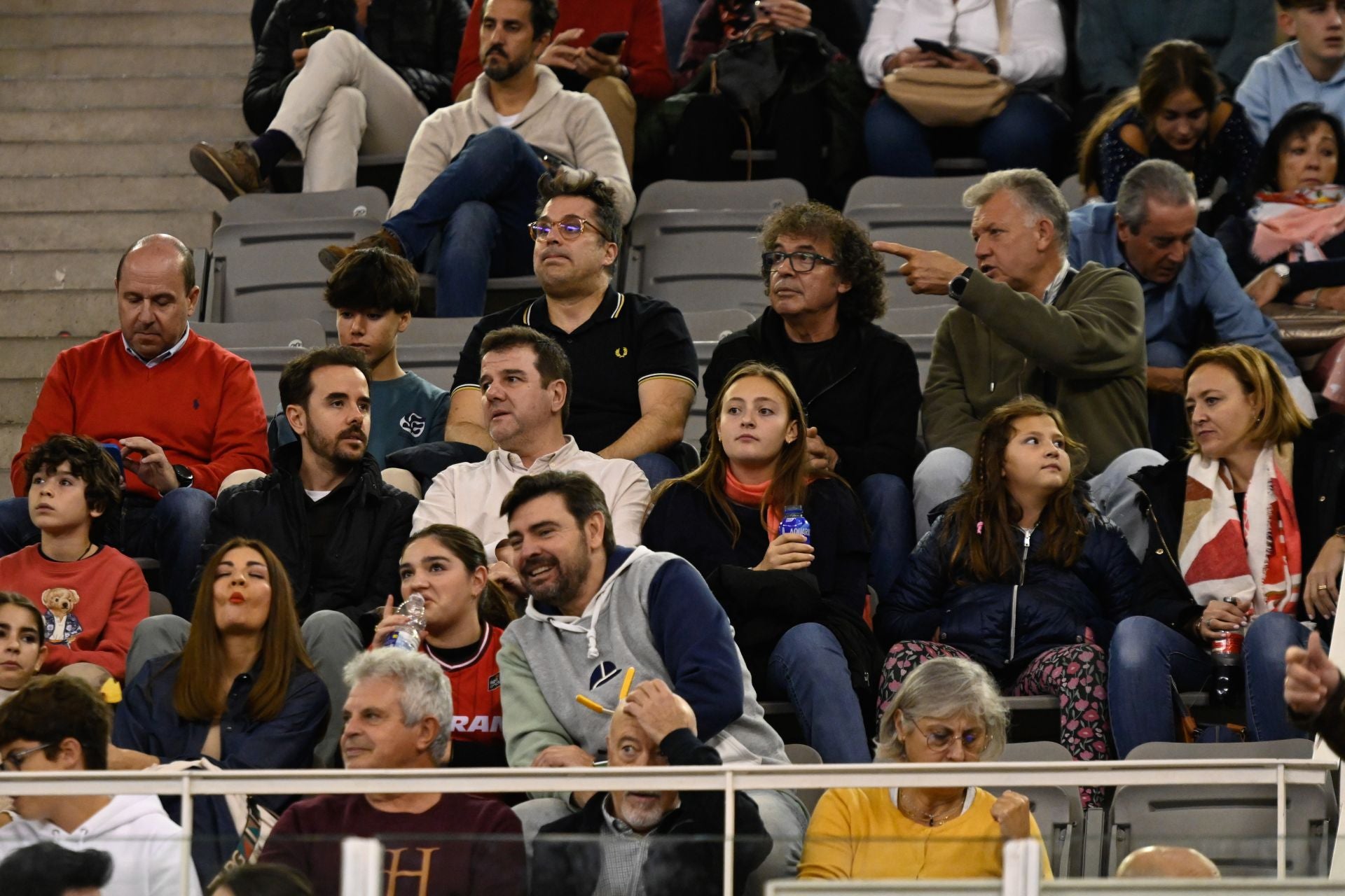 Encuéntrate en la grada durante el Covirán - Bilbao Basket