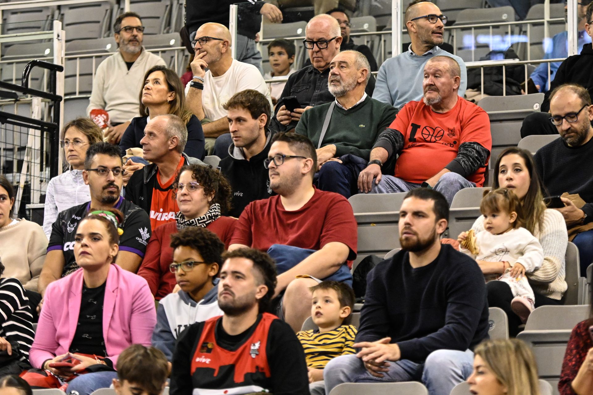 Encuéntrate en la grada durante el Covirán - Bilbao Basket