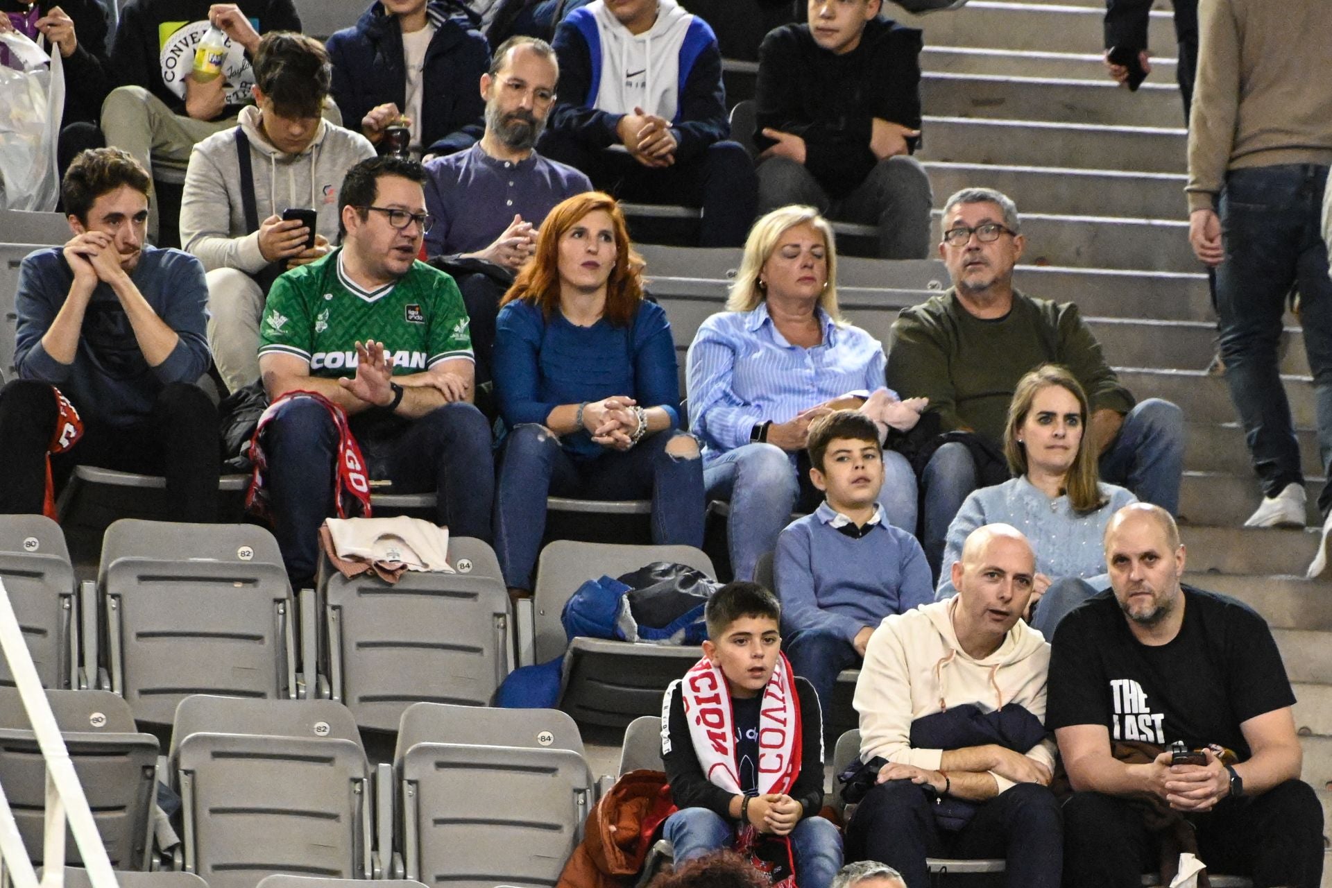 Encuéntrate en la grada durante el Covirán - Bilbao Basket