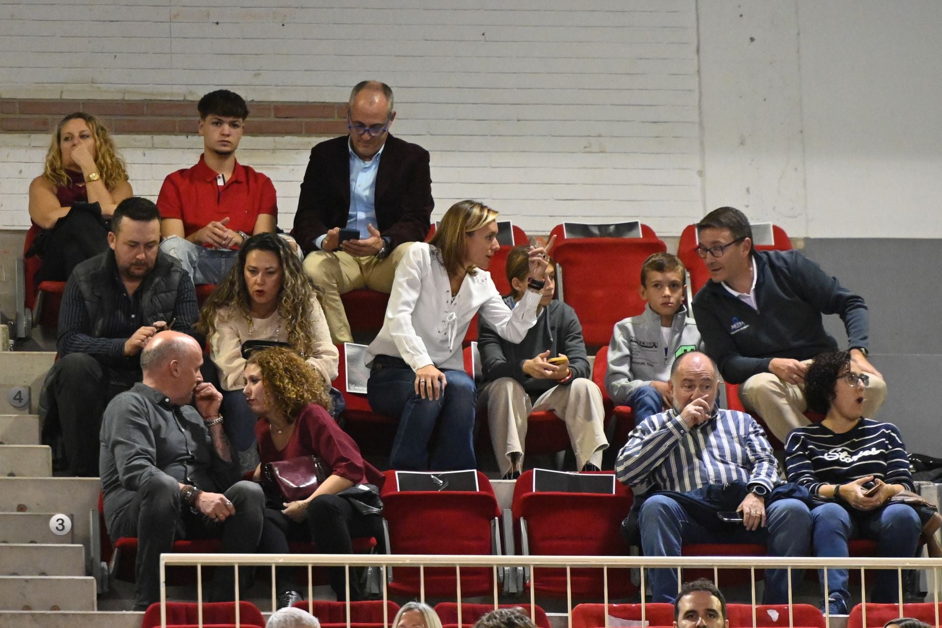 Encuéntrate en la grada durante el Covirán - Bilbao Basket