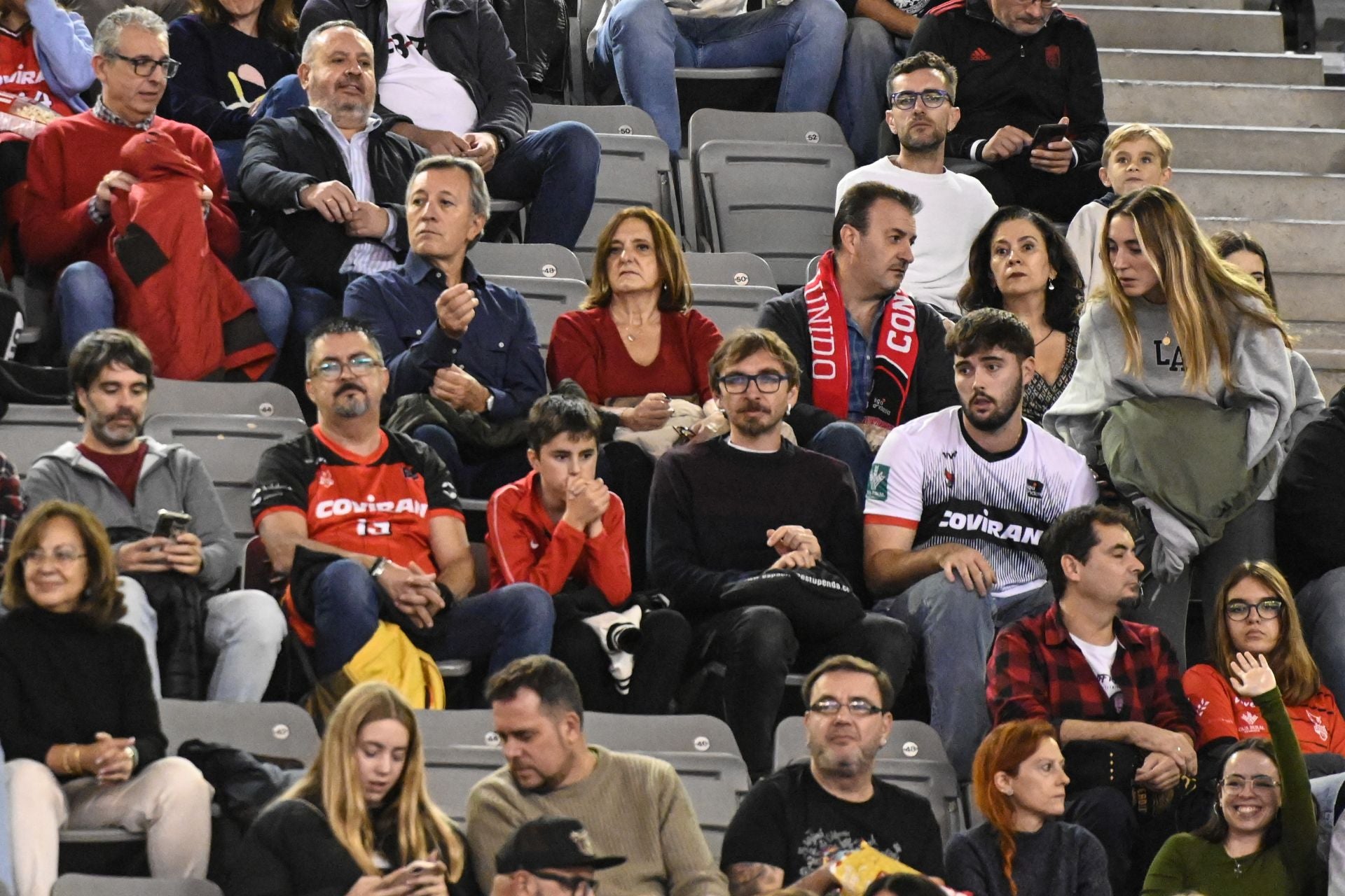 Encuéntrate en la grada durante el Covirán - Bilbao Basket