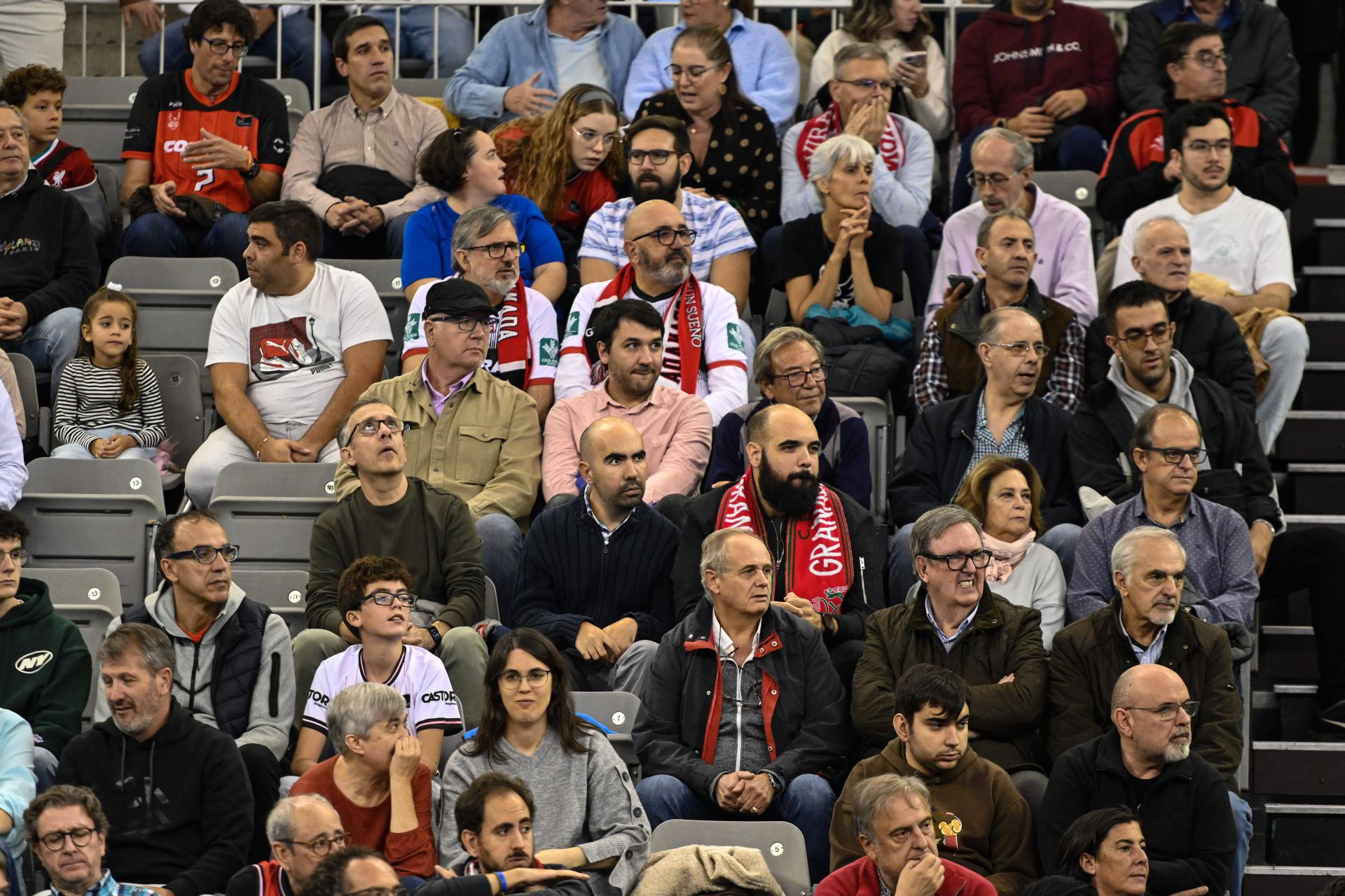 Encuéntrate en la grada durante el Covirán - Bilbao Basket