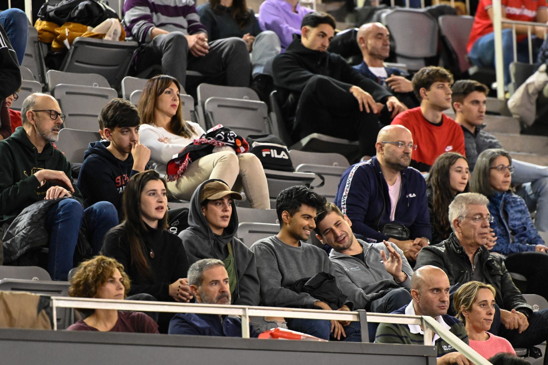 Encuéntrate en la grada durante el Covirán - Bilbao Basket