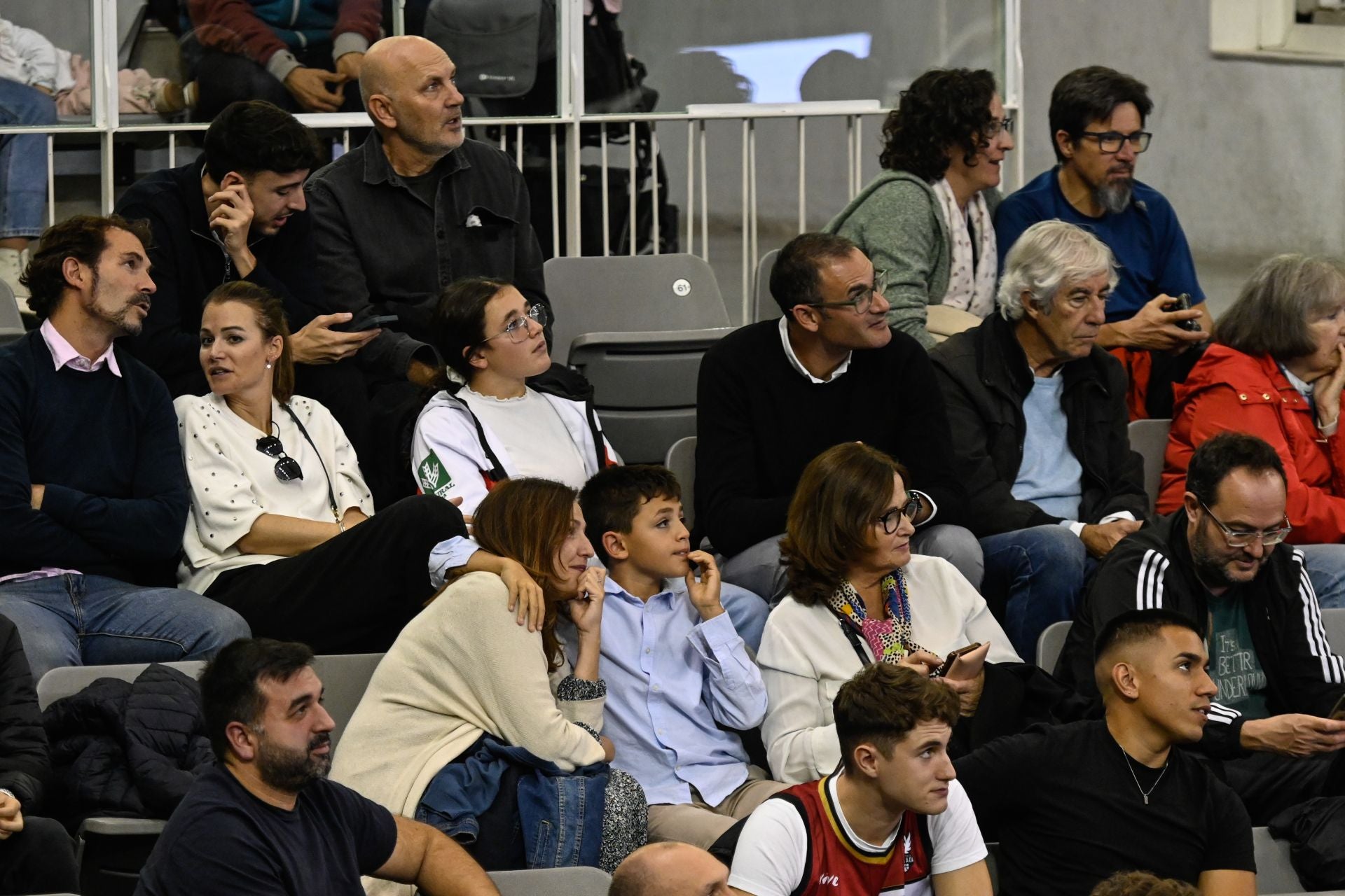 Encuéntrate en la grada durante el Covirán - Bilbao Basket