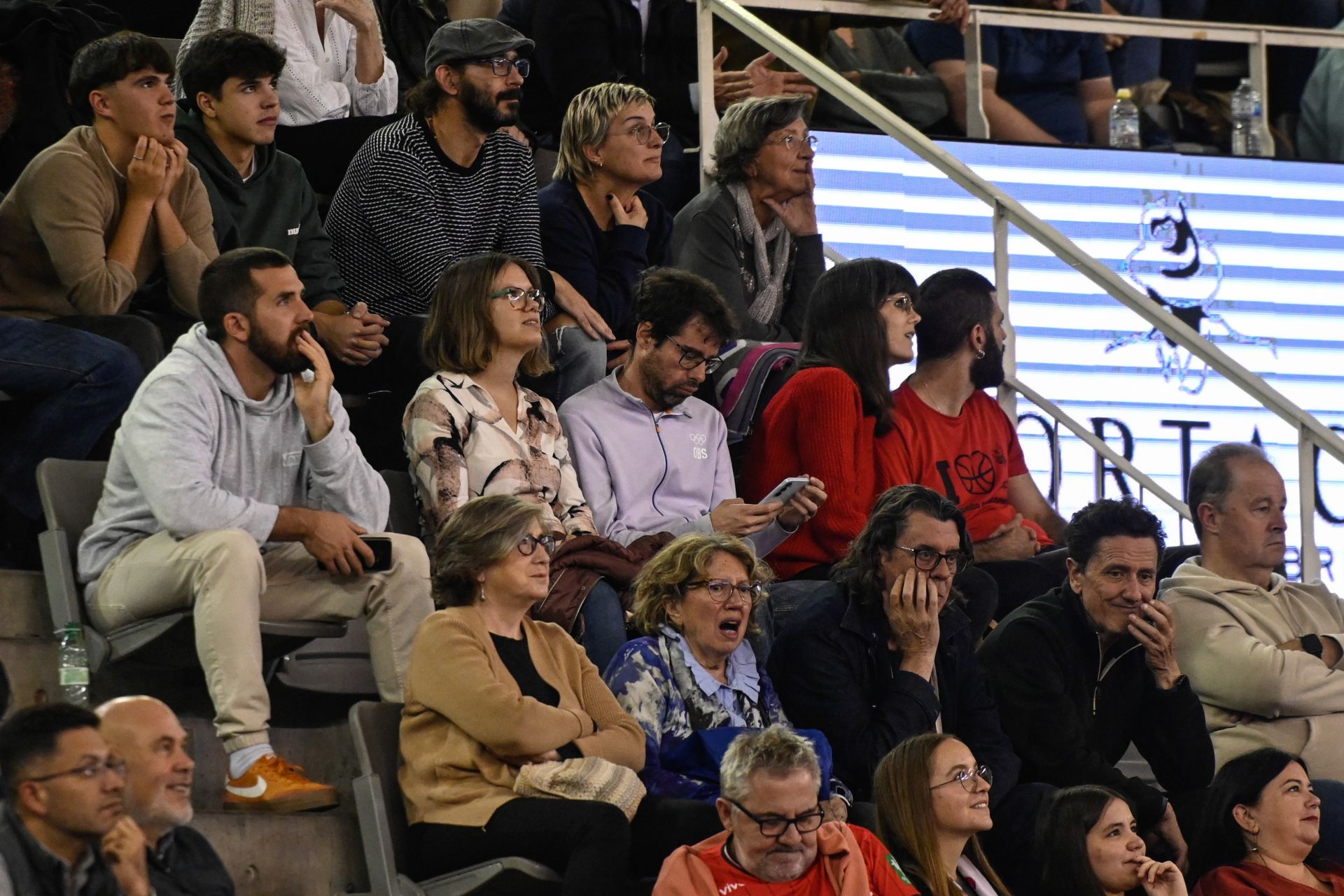 Encuéntrate en la grada durante el Covirán - Bilbao Basket