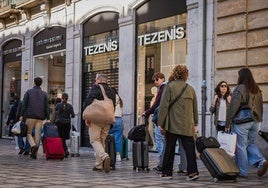 Turistas que oasean por Granada