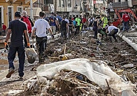Voluntarios trabajando en la zona afectada por la DANA