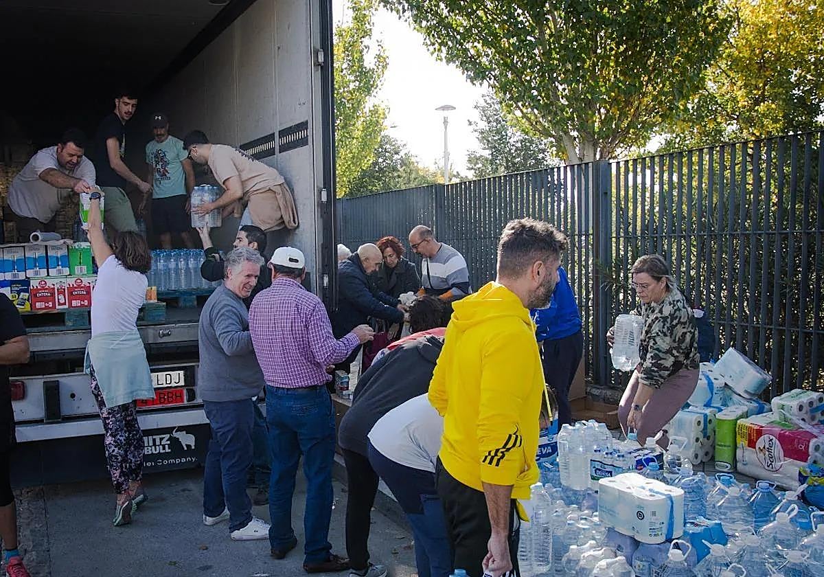 Recogida de material para Valencia el pasado sábado en el parque de las Alquerías.