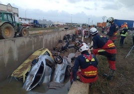 Bomberos de Granada trabajando en Valencia.