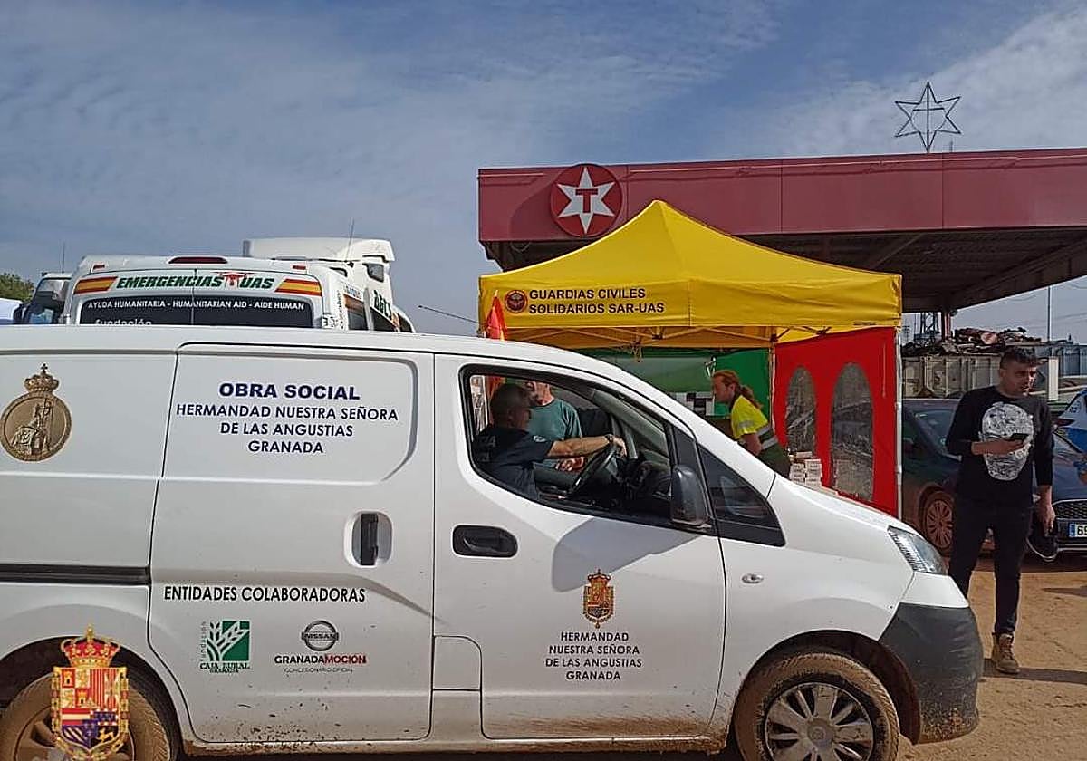 La Obra Social de la Virgen de las Angustias está en Valencia ayudando a los damnificados por la DANA
