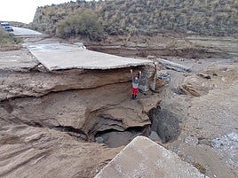 Carretera bastetana que conecta con La Jamula.