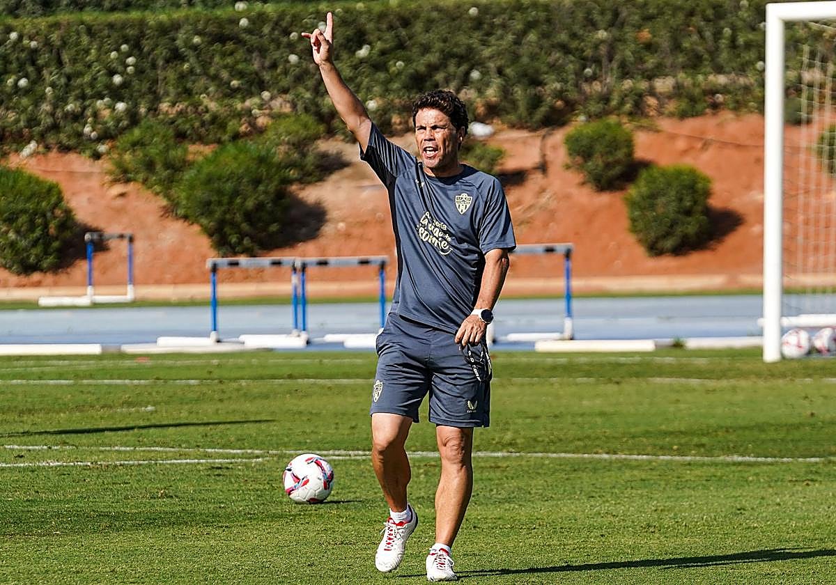 Rubi quiere que su equipo mande en el Martínez Valero.