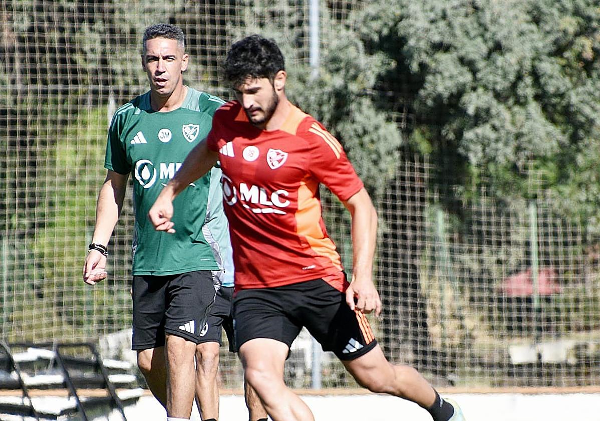 El Linares no ha bajado de los puestos de cabeza en todo el arranque liguero.