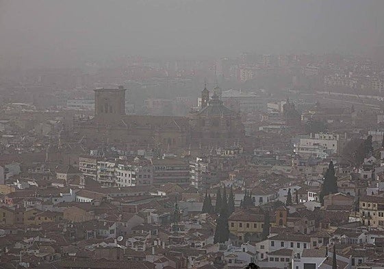 Avisos por chubascos y calima en Andalucía.