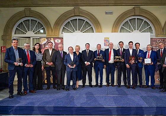 Foto de familia de la gala celebrada en el Palacio Provincial.
