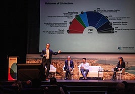 Un experto europeo defiende en Almería que «cada euro que se invierte en vacunar a adultos se multiplica por cuatro»