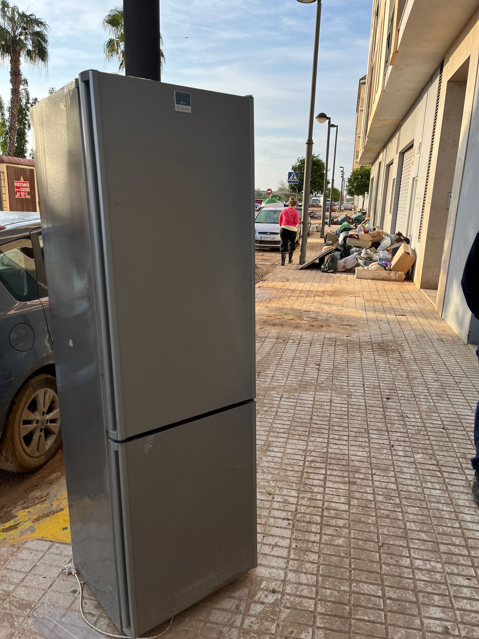 Un recorrido por Algemesí en plena labor de los voluntarios granadinos