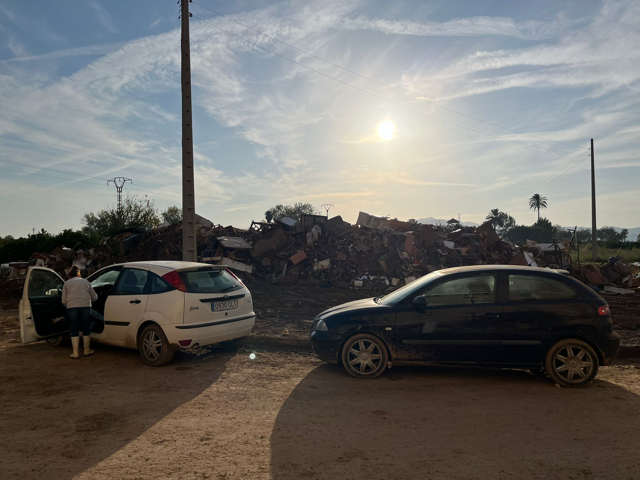 Un recorrido por Algemesí en plena labor de los voluntarios granadinos