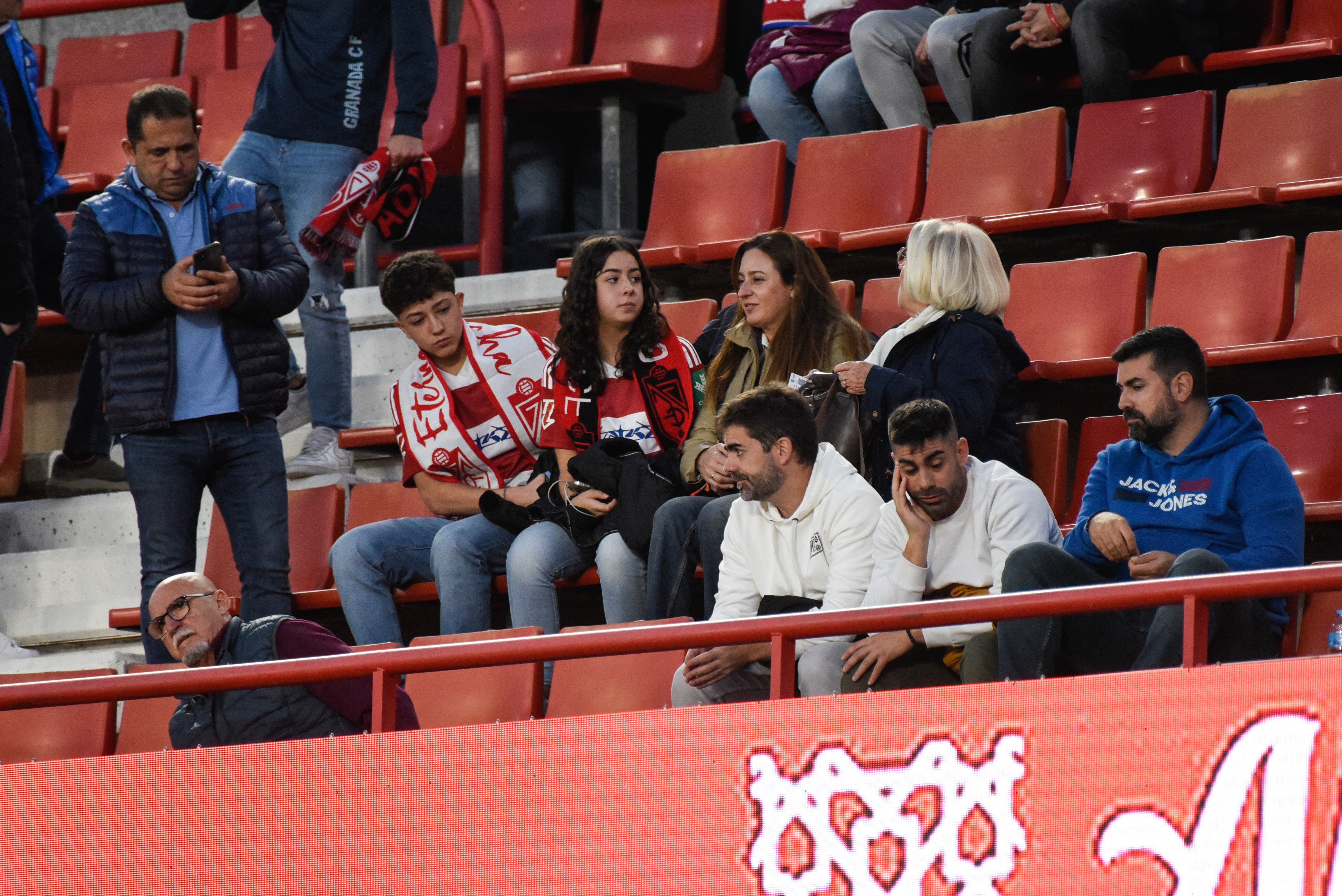 Encuéntrate en Los Cármenes en el Granada-Eldense