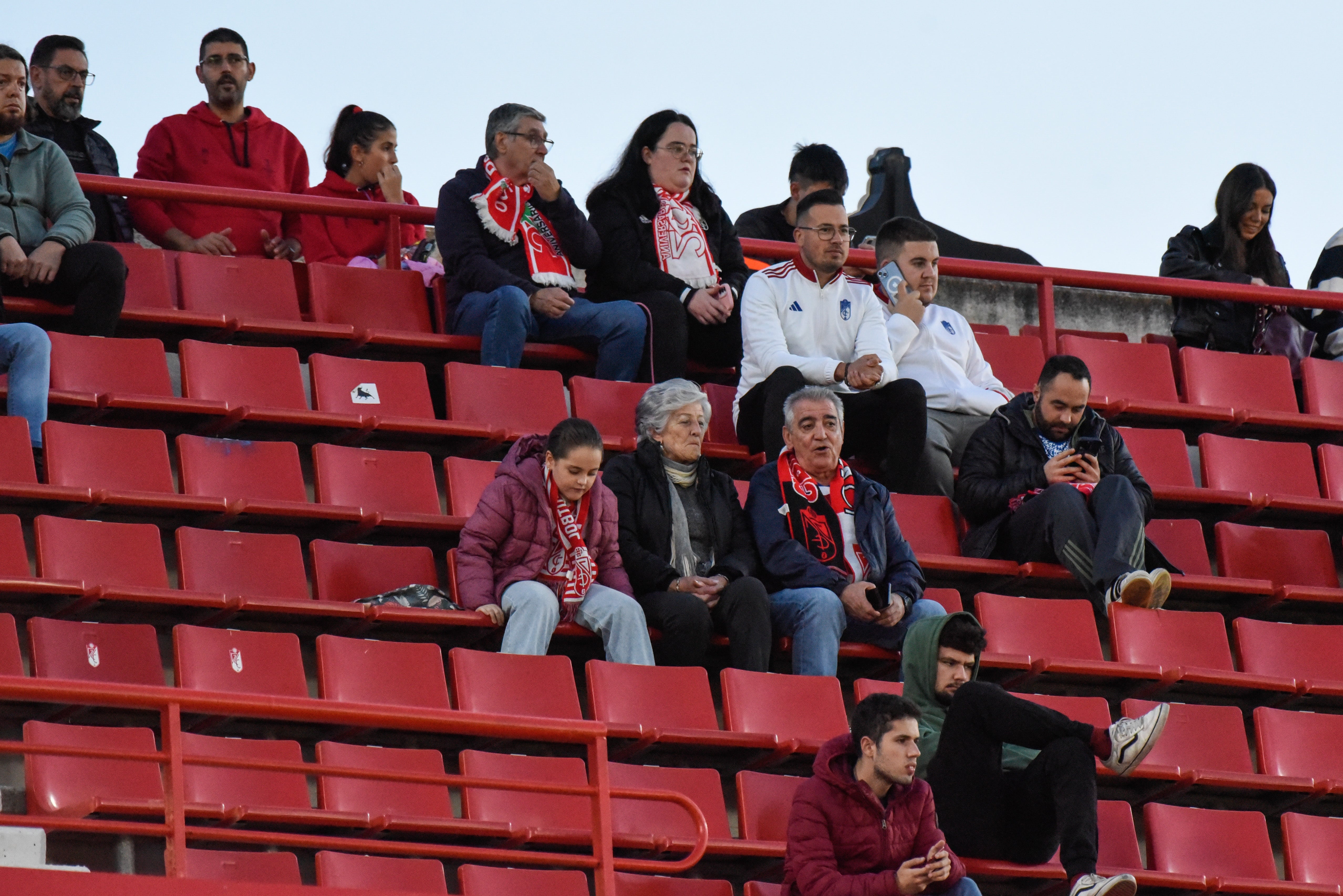 Encuéntrate en Los Cármenes en el Granada-Eldense