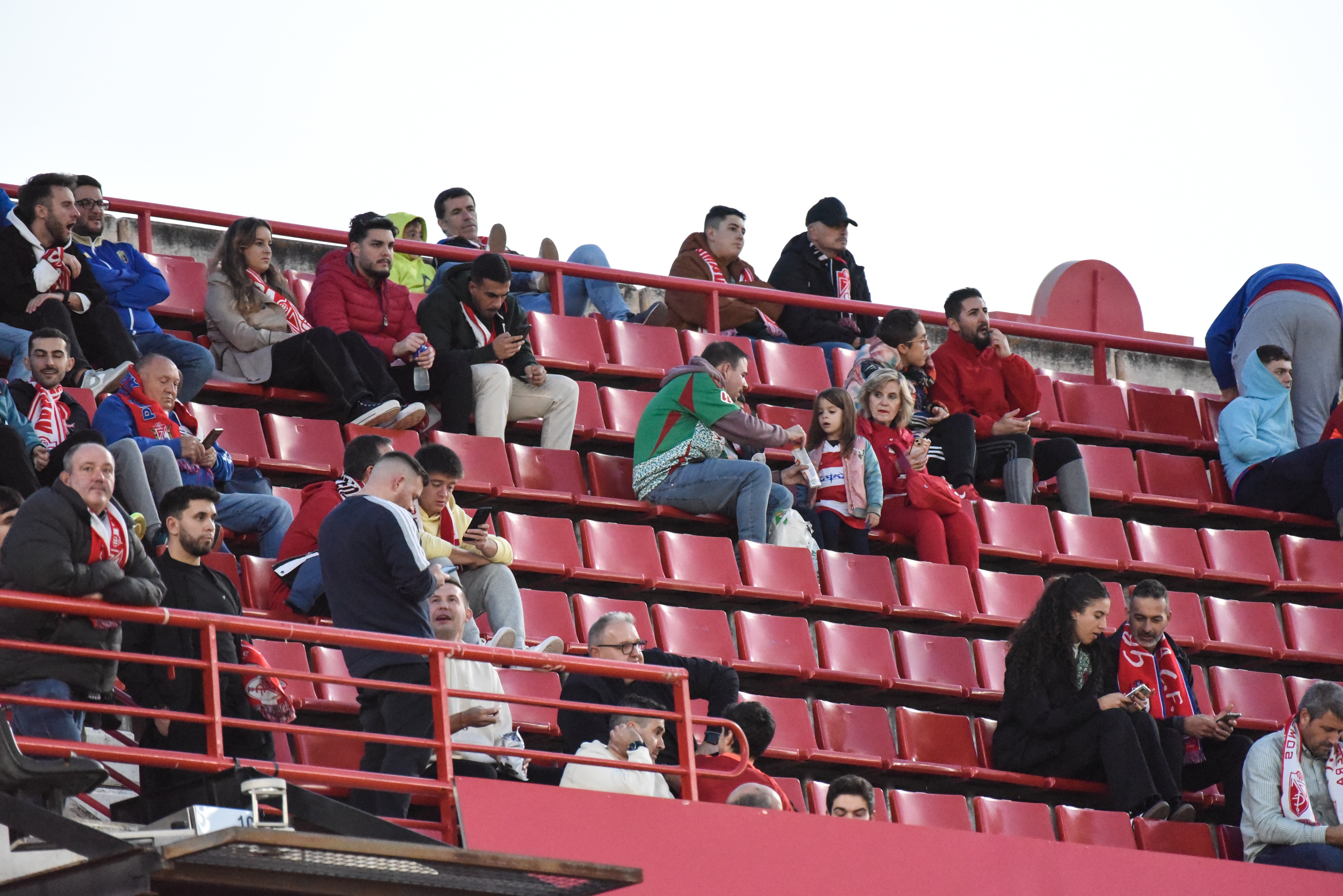 Encuéntrate en Los Cármenes en el Granada-Eldense