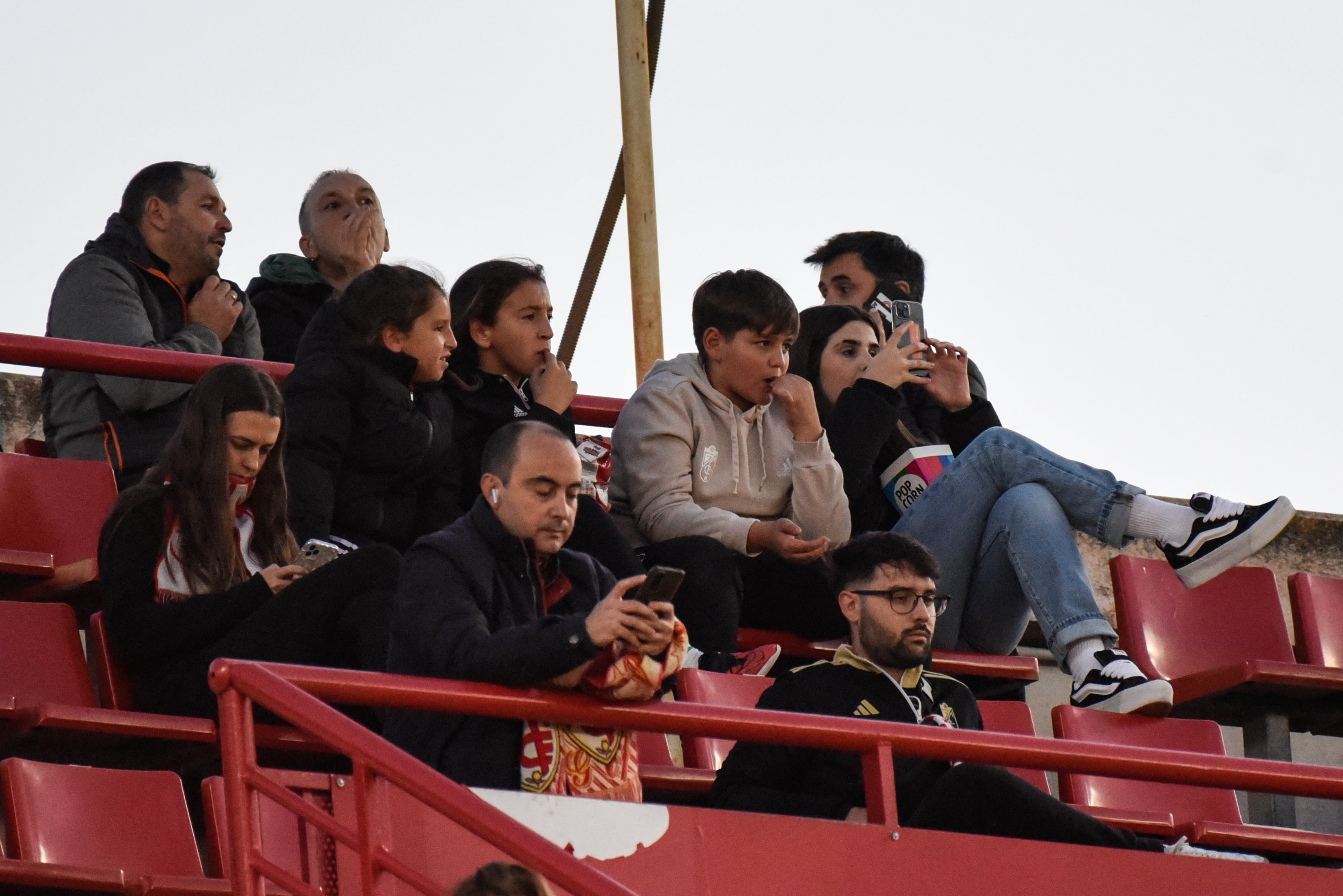 Encuéntrate en Los Cármenes en el Granada-Eldense