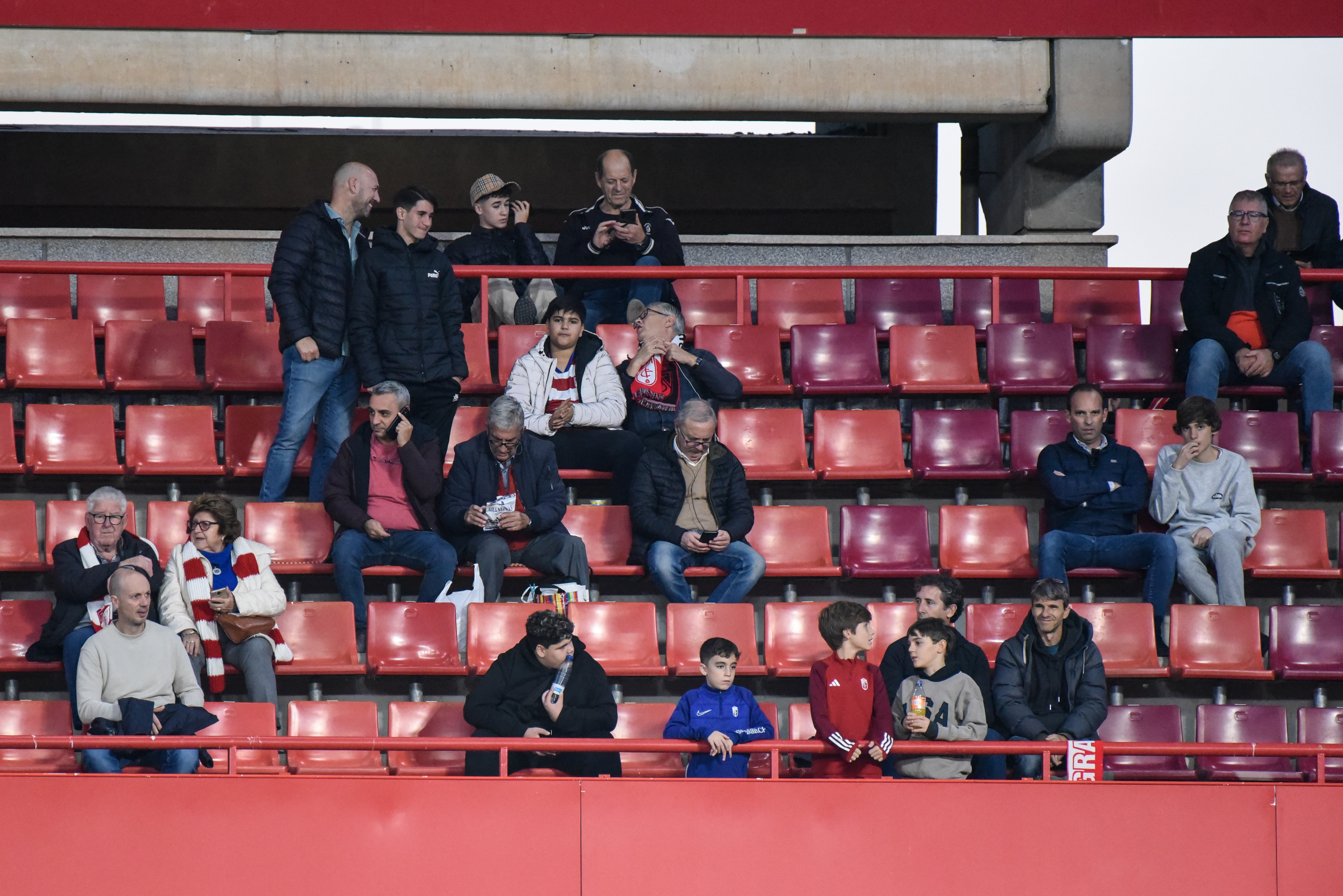 Encuéntrate en Los Cármenes en el Granada-Eldense