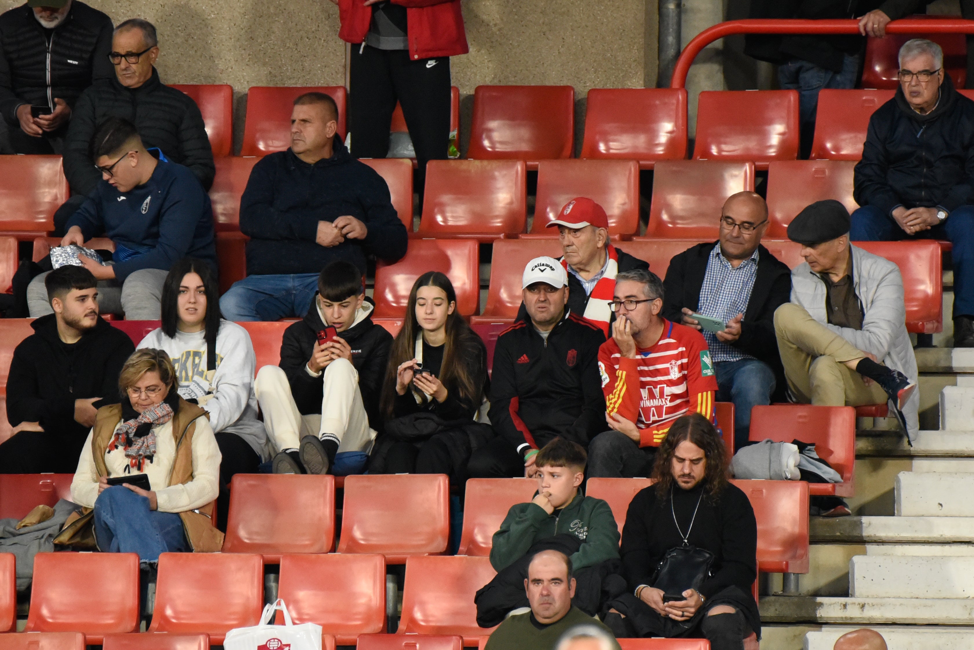 Encuéntrate en Los Cármenes en el Granada-Eldense