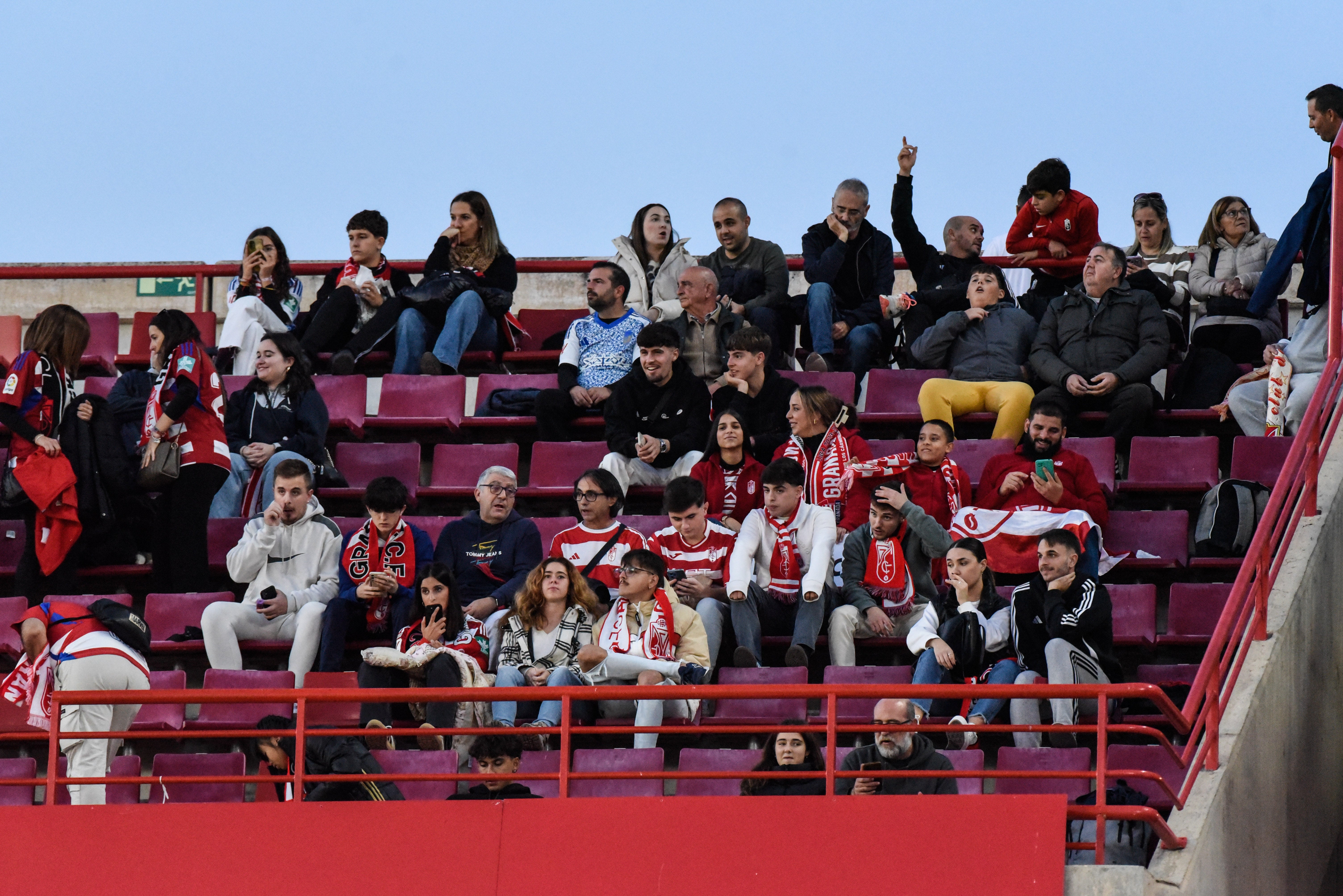 Encuéntrate en Los Cármenes en el Granada-Eldense