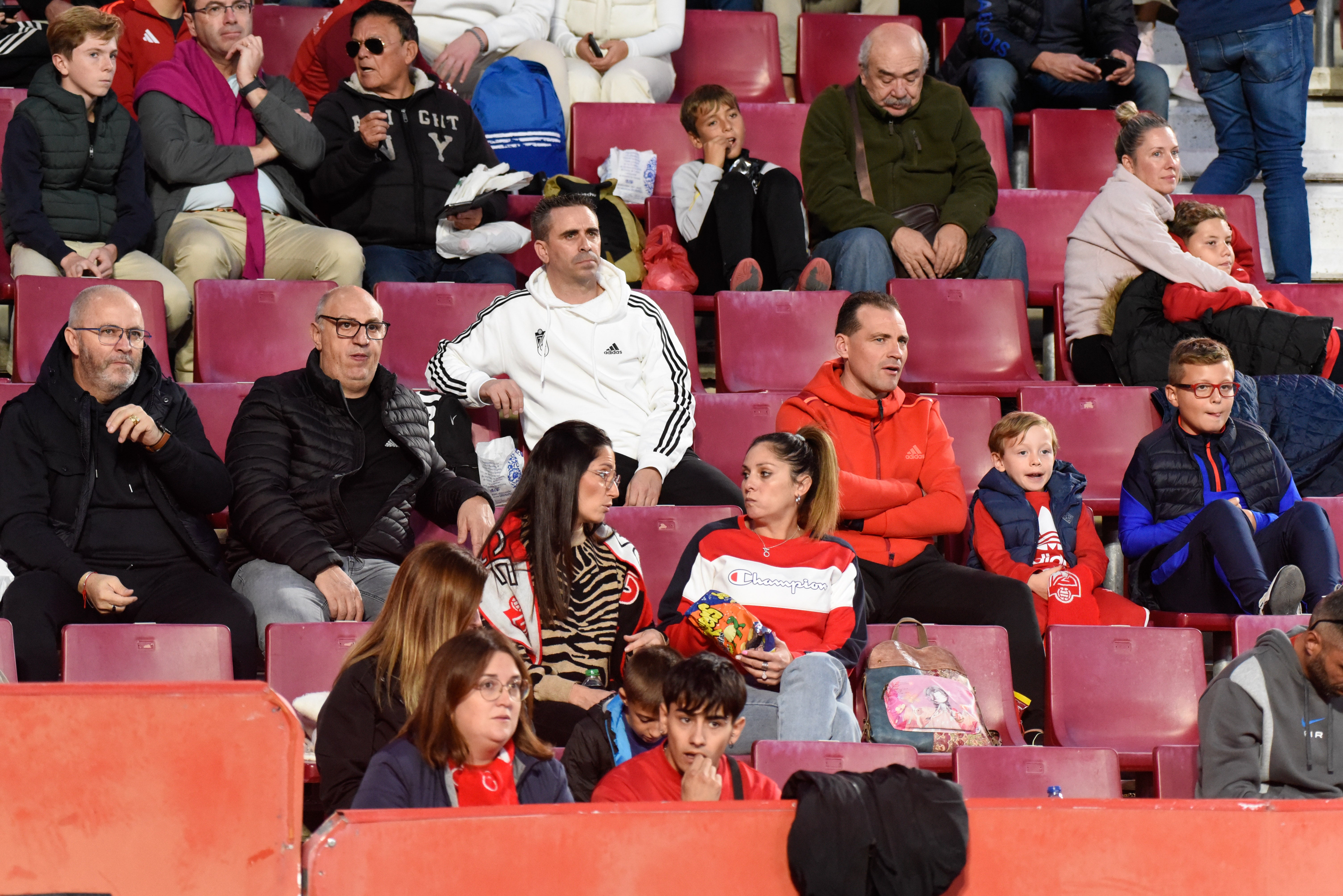 Encuéntrate en Los Cármenes en el Granada-Eldense