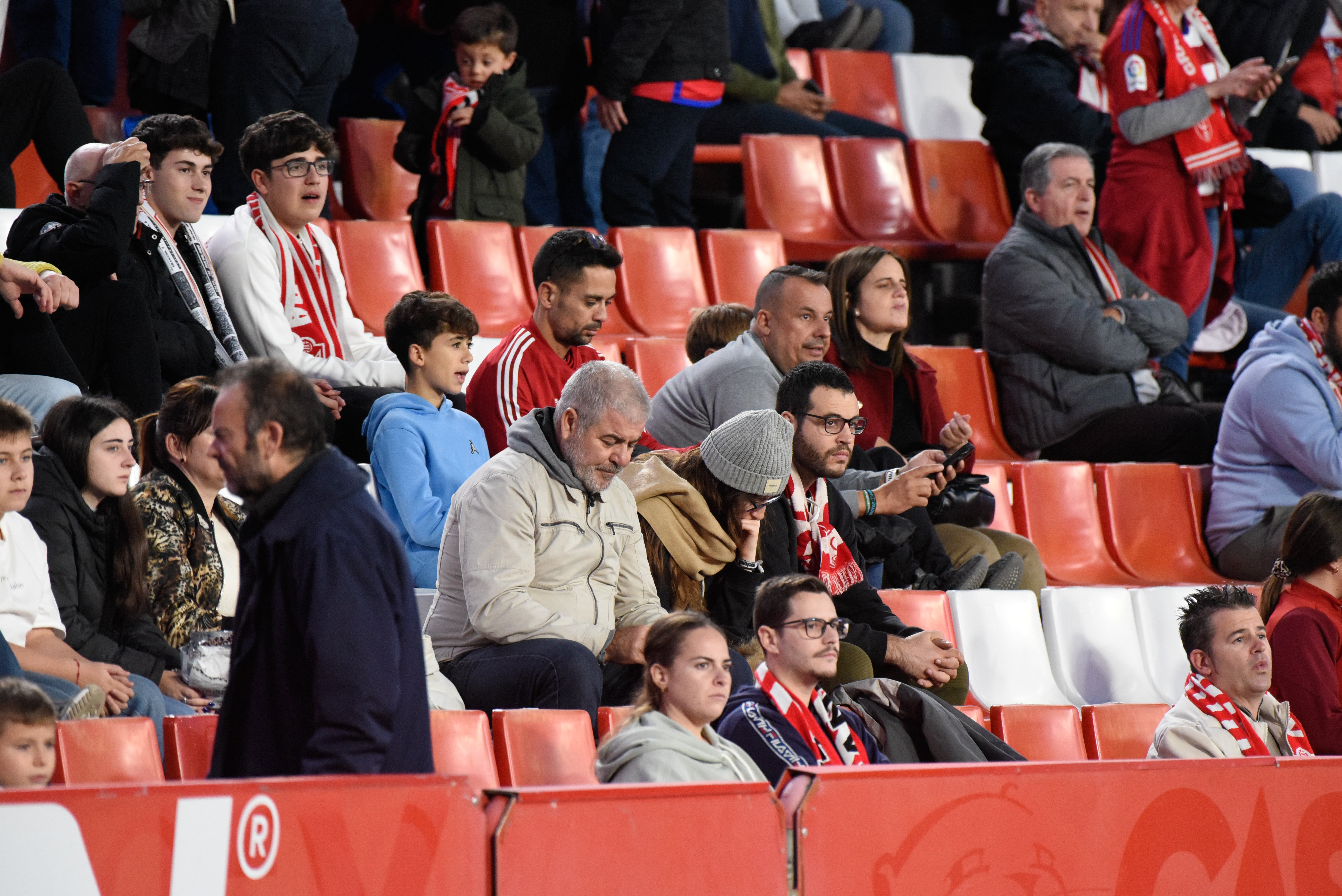 Encuéntrate en Los Cármenes en el Granada-Eldense