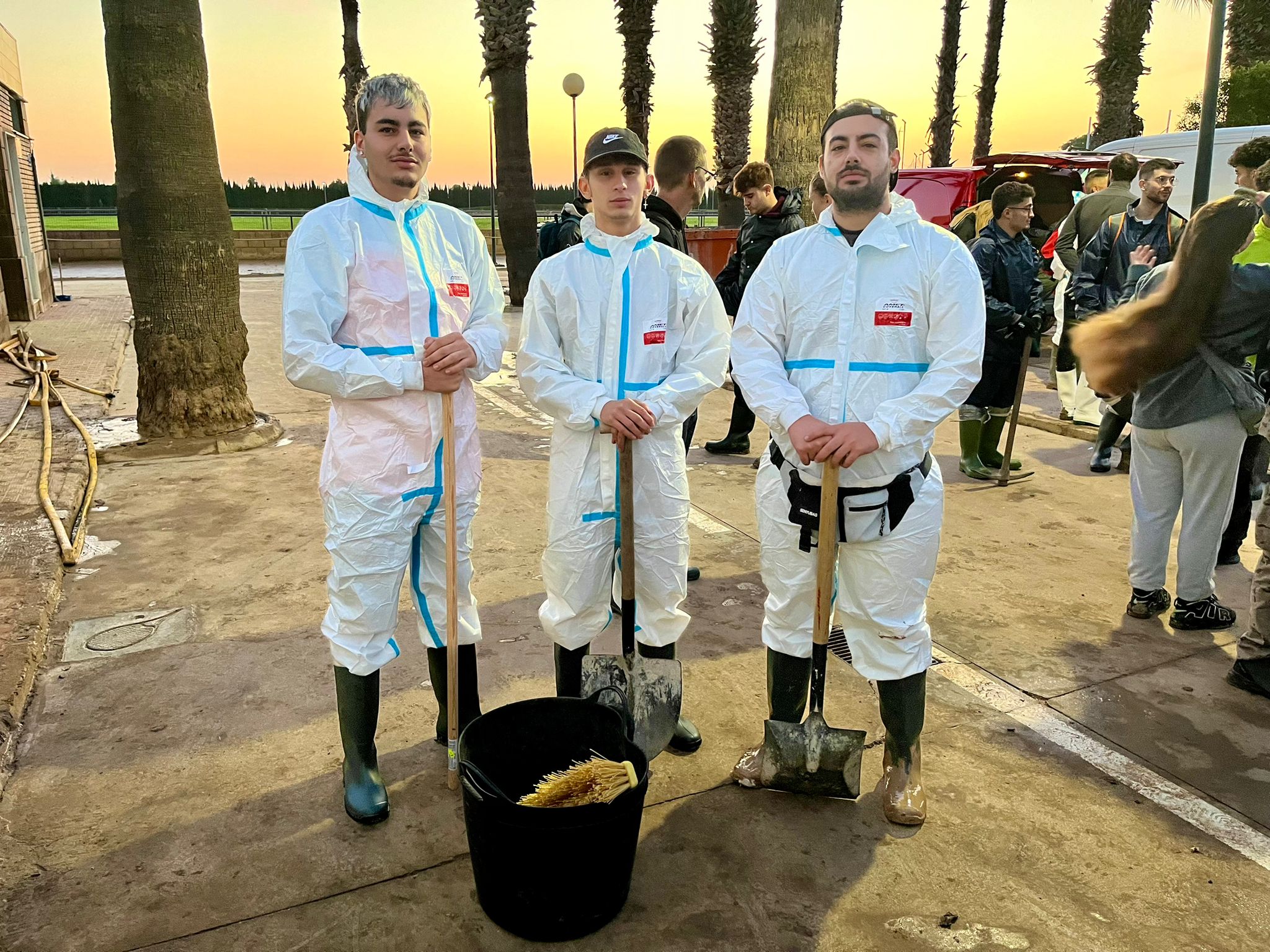 Las imágenes de los voluntarios granadinos en Valencia