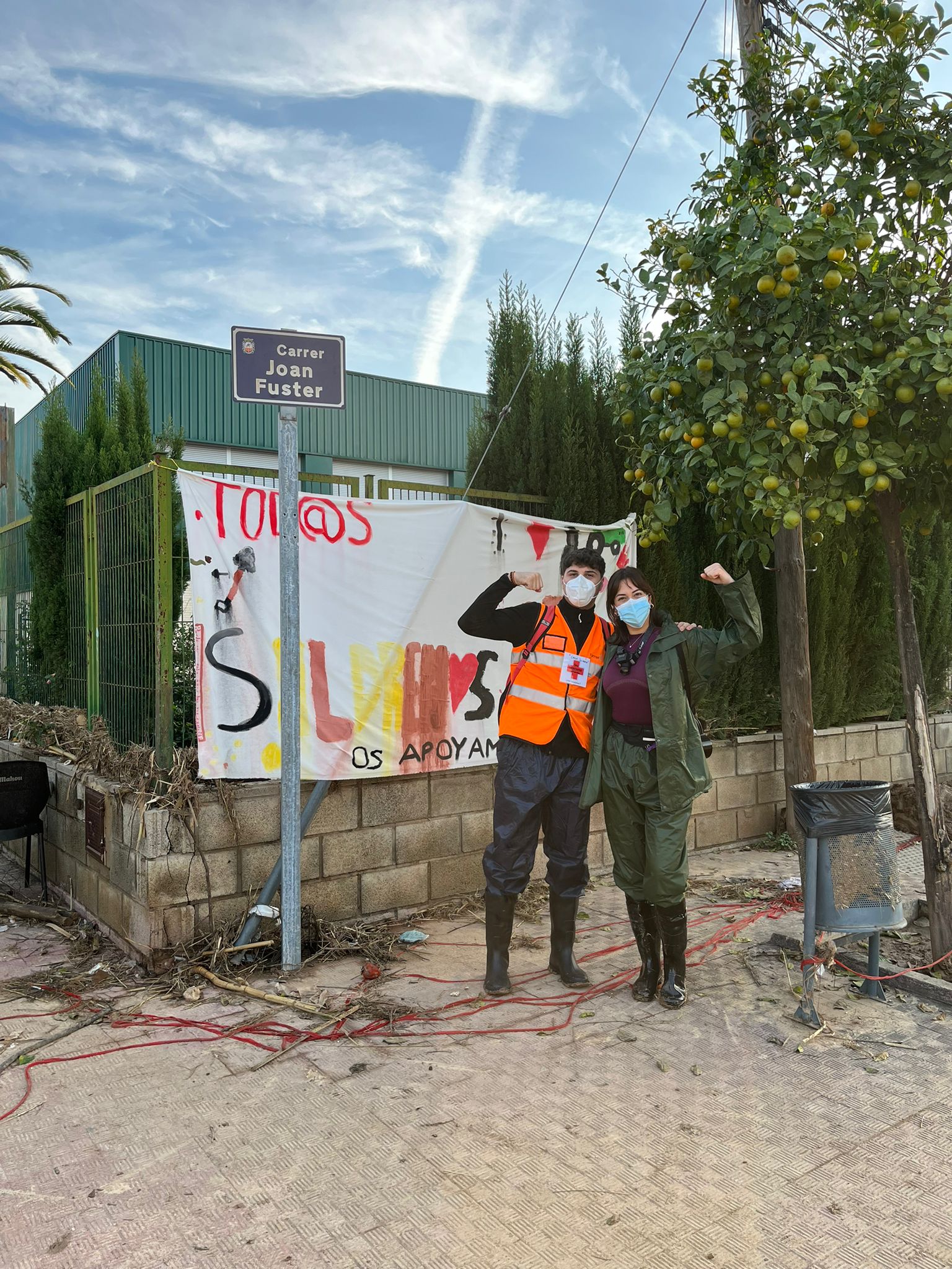 Un recorrido por Algemesí en plena labor de los voluntarios granadinos