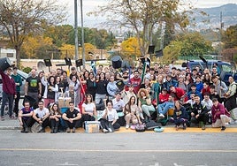 Voluntarios que partieron ayer desde Granada a Valencia.