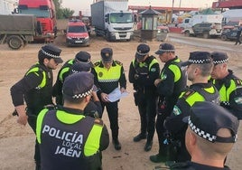 Agentes de Policía Local de Jaén, en Paiporta (Valencia).