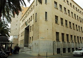Imagen de archivo del exterior del Palacio de Justicia de Almería.