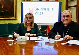 Marifrán Carazo y José María Gil Tamayo en la firma del manifiesto.