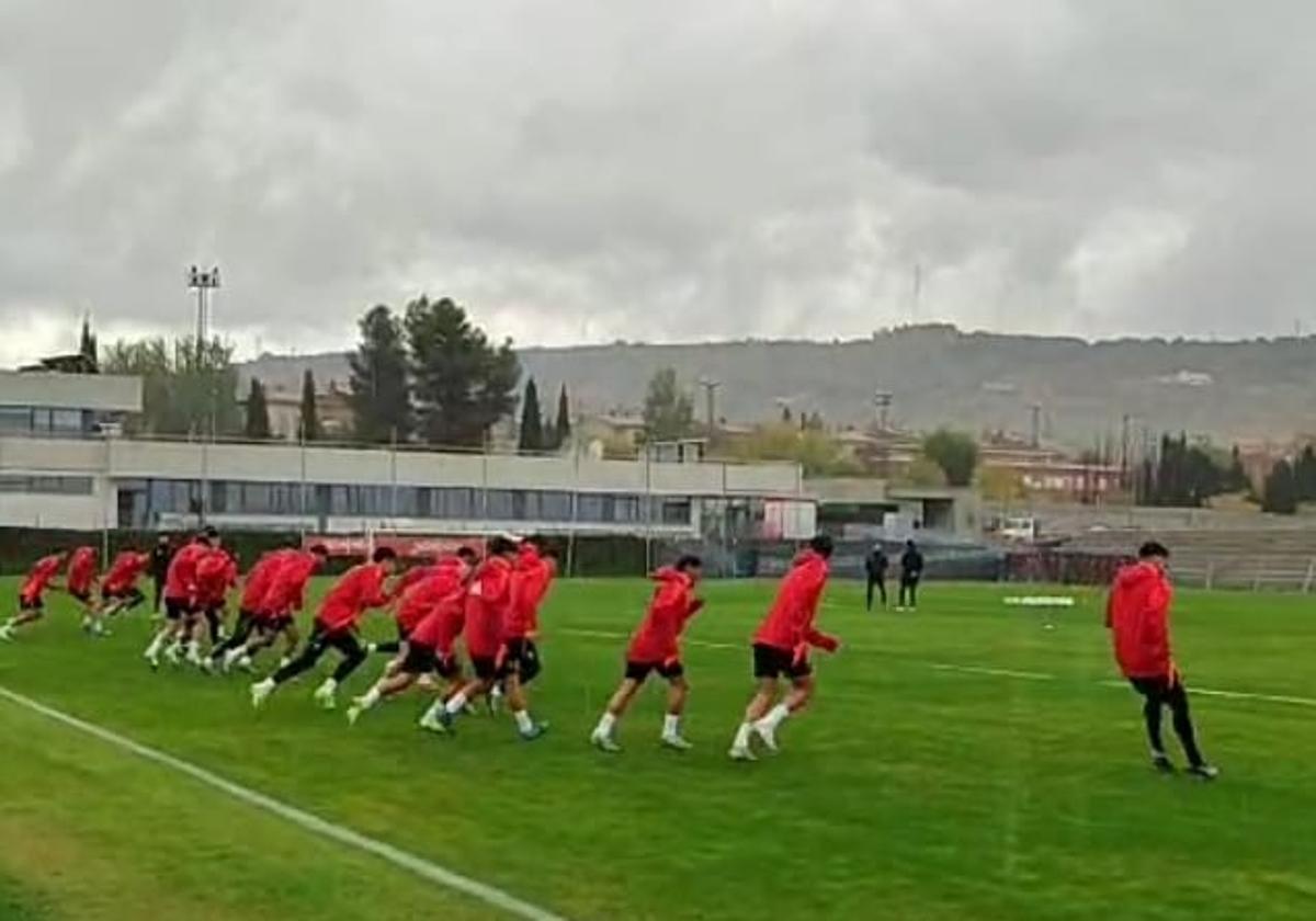 Los jugadores del Granada entrenan en la Ciudad Deportiva.