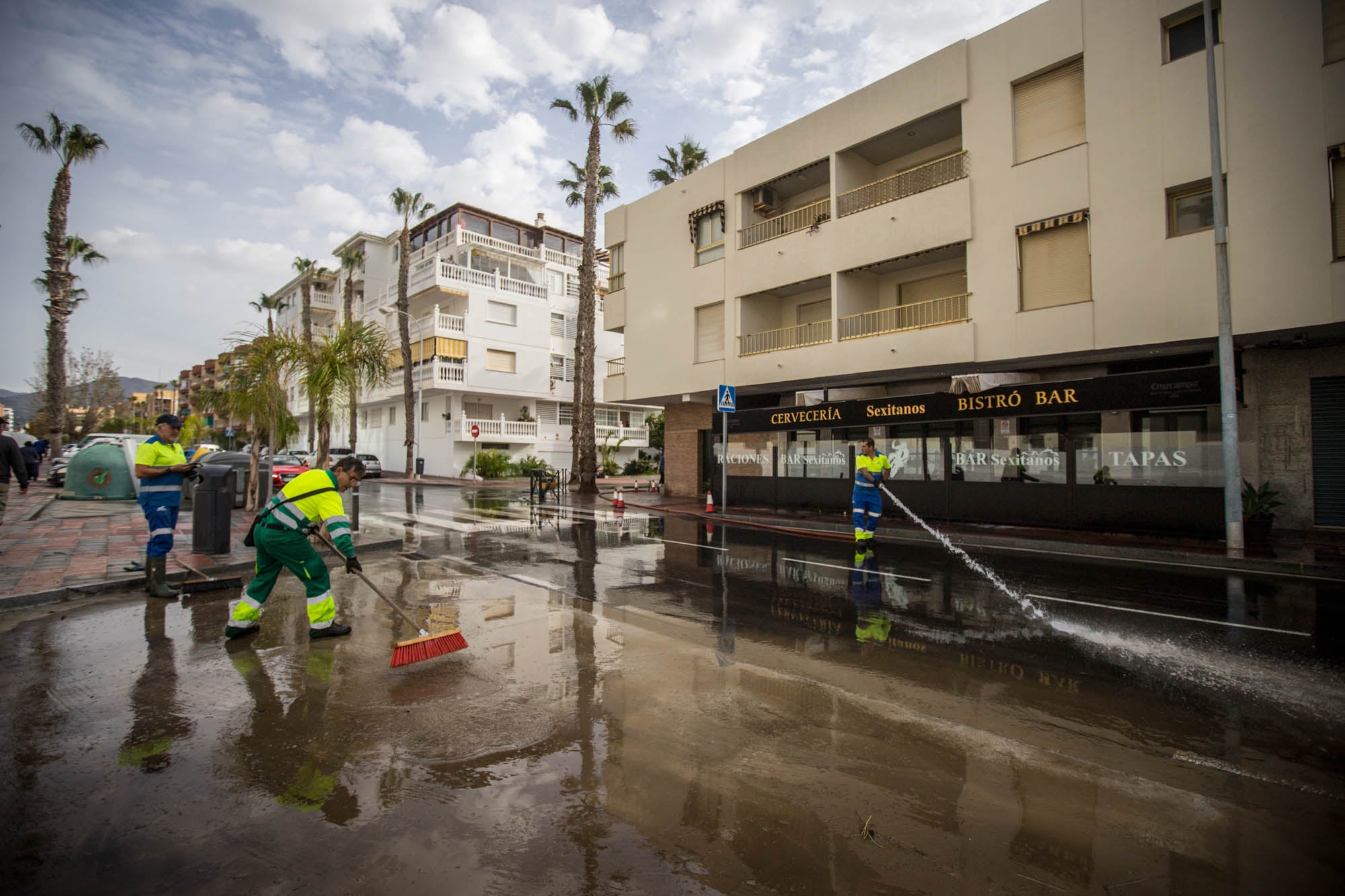 Los efectos del temporal en la Costa de Granada, en imágenes