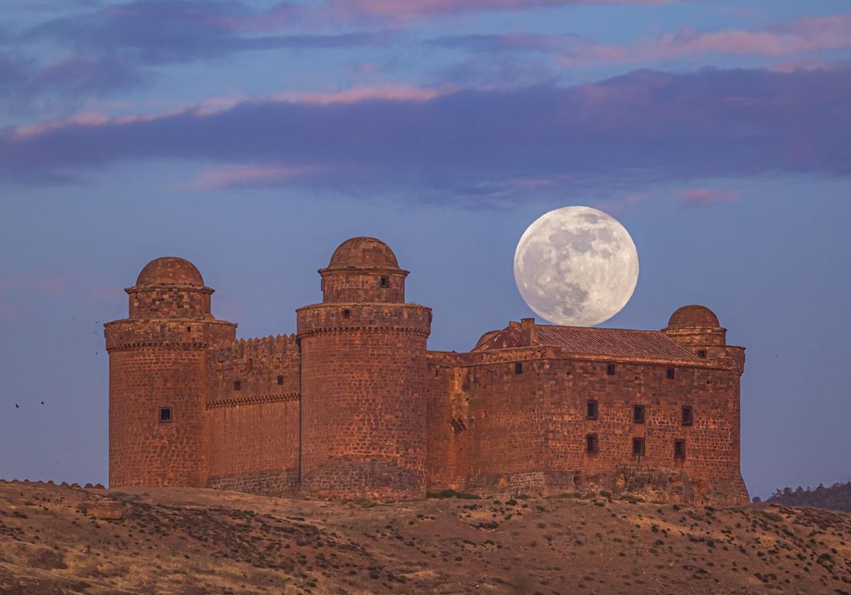 Imagen principal - Castillo de la Calahorra, Mojón del Trigo y Torre del Diablo. 