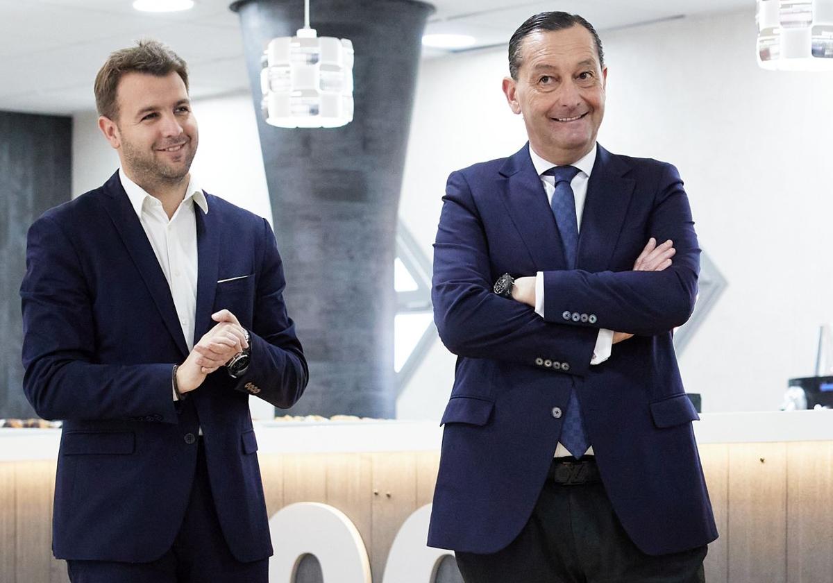 El secretario técnico Javier Alonso y el director general Alfredo García Amado, juntos.