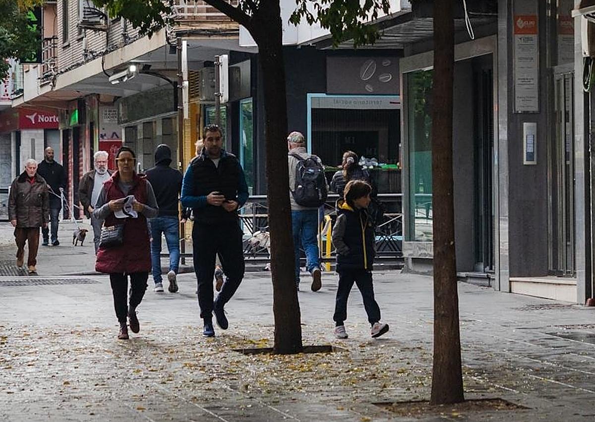Imagen secundaria 1 - Ambiente en distintos puntos de la ciudad este jueves por la mañana.