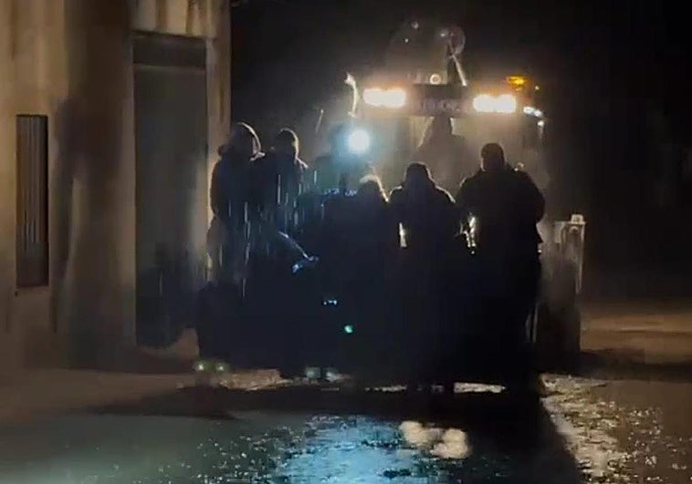 Rescate de una familia en Chauchina