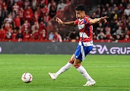 Reinier asiste a Uzuni para su gol al Eldense.