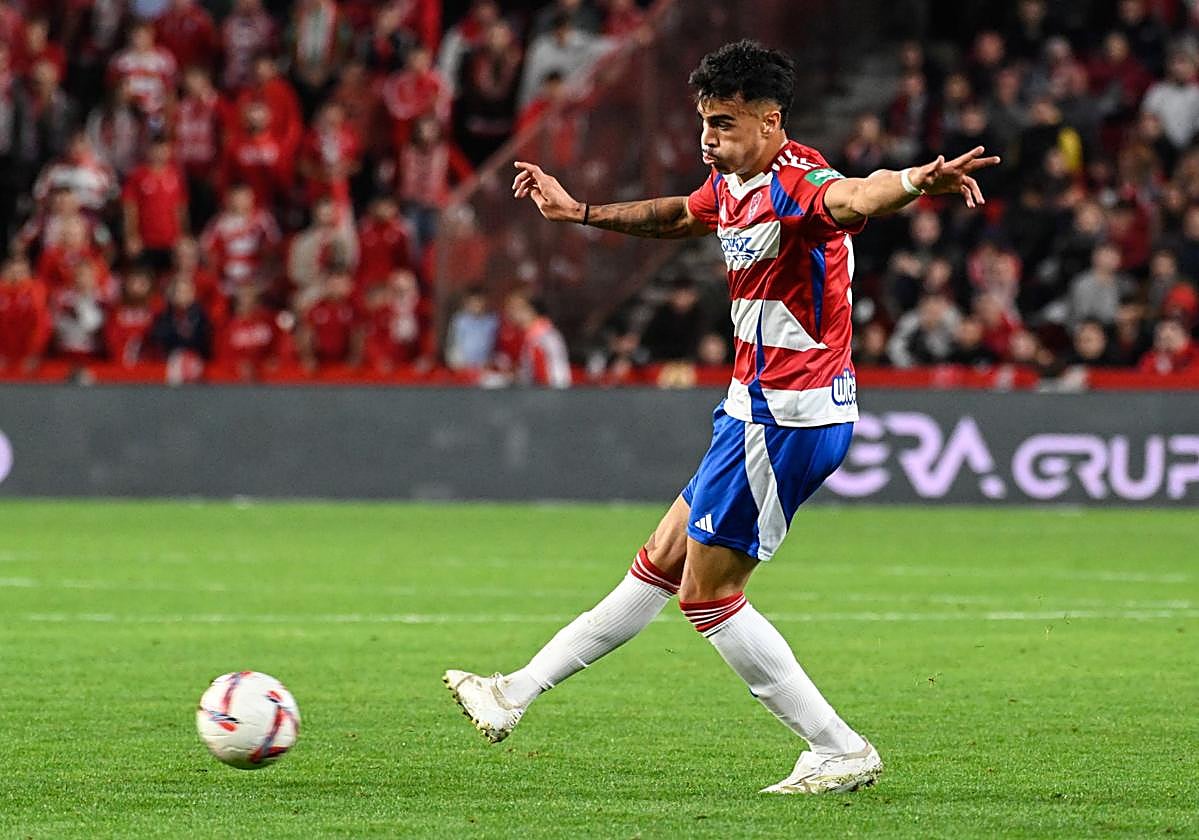 Reinier asiste a Uzuni para su gol al Eldense.